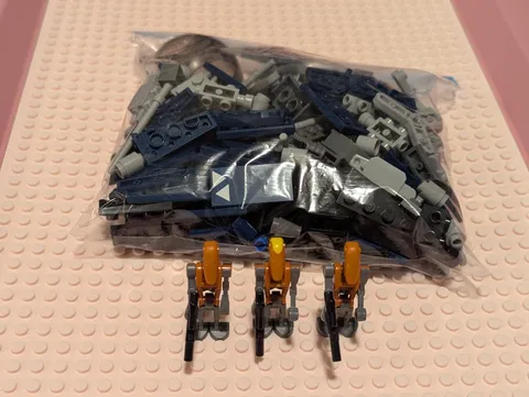 100% complete Lego Star Wars set 8086 Droid Tri-Fighter