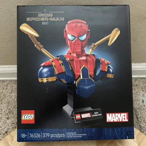 LEGO Marvel Iron Spider-Man Bust 76326 379-Piece Set 18+ Minifigure NEW