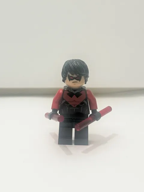 Lego Nightwing Minifigure Red Eyes & Chest Symbol sh0085 76011 Read Desc