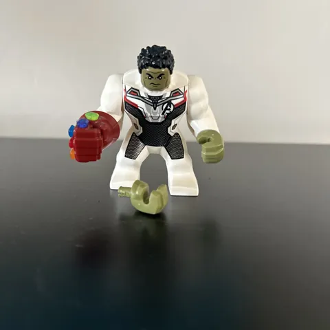 LEGO Marvel Avengers Endgame Hulk Minifigure White Jumpsuit W Gauntlet & Stones