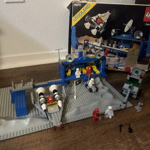 6970 BETA-1 COMMAND BASE SPACE LAB , 6901 SPACE SYSTEM MOBIL LAB 90-95% COMPLETE