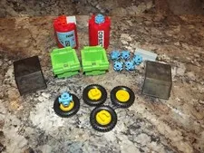 Fisher Price Construx 1983 Assorted Building Pieces,  Pre-Owned, Wheels Hatch