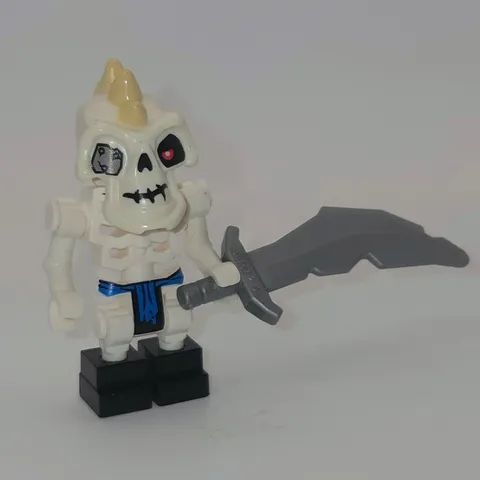 LEGO Ninjago Nuckal Skulkin Skeleton Minifigure Gray Sword Incomplete