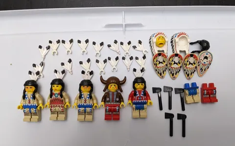 LEGO Western Indians Lot! Minifigures, Teepee, Treestump, Canoe, Vintage, Rare