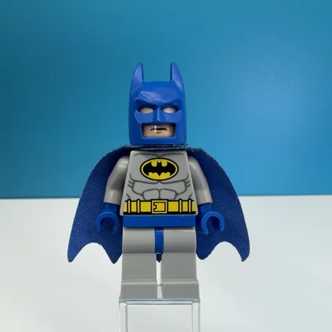 Lego DC Batman Blue Cape Minifigure Light Bluish Gray Suit Batman II sh0111