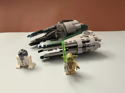 LEGO Star Wars 75360 Yoda's Jedi Starfighter | Yoda & R2-D2 Figures (Complete)