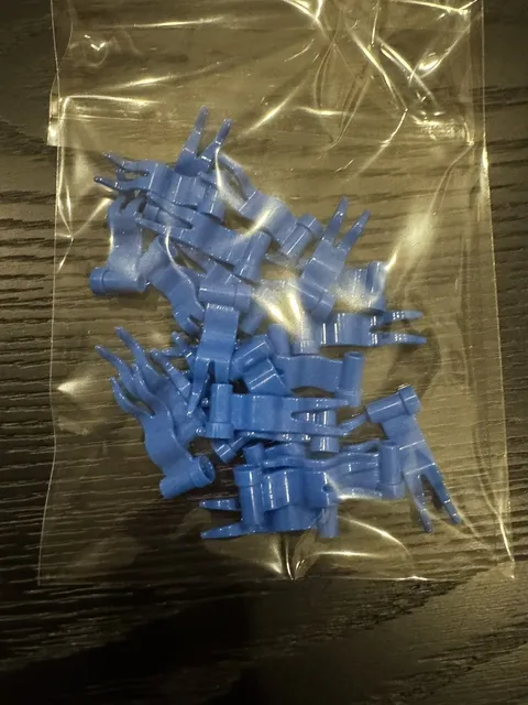 LEGO Lot of 24 Blue 4x1 Wavy Flags Accessory Minifig Castle 