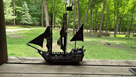 MOC LEGO PIRATES OF THE CARIBBEAN THE BLACK PEARL NO MINI FIGURES OR ASSCESORES