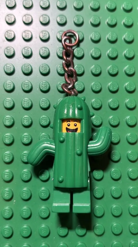 LEGO Cactus Minifigure Keychain Green Plastic/Metal Detachable Ring 853904
