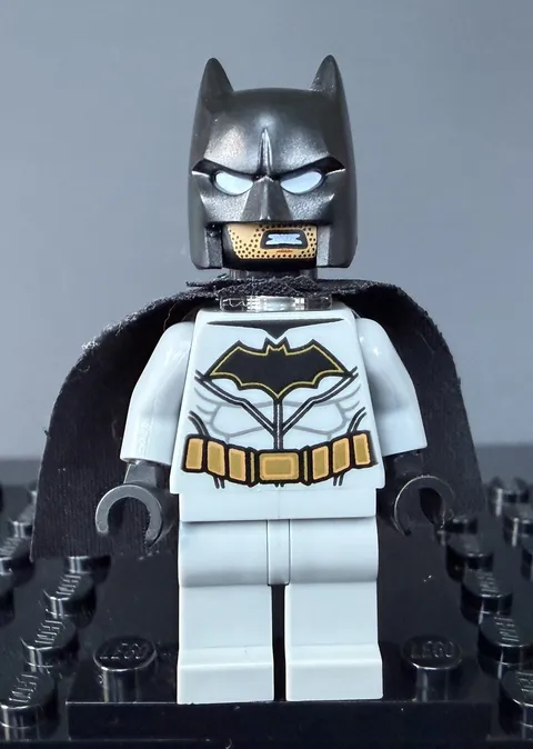 Lego Batman, Gray Suit Minifigure Super Heroes from 76111 sh531 Sh0531 GB19
