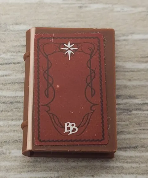 Lego 33009pb039 Reddish Brown Book Black Scrollwork White Star and BB Pattern