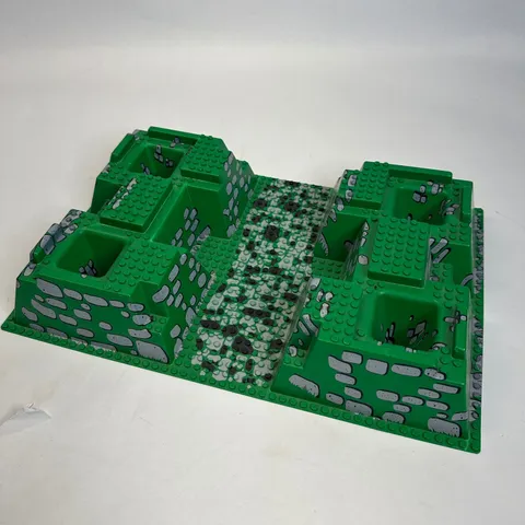 LEGO 3D Raised Baseplate 32x48 Green Castle Stone Road Double Crater 30271px2