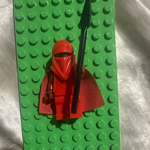 LEGO Star Wars Imperial Royal Guard Minifigure Red Cape & Black Spear