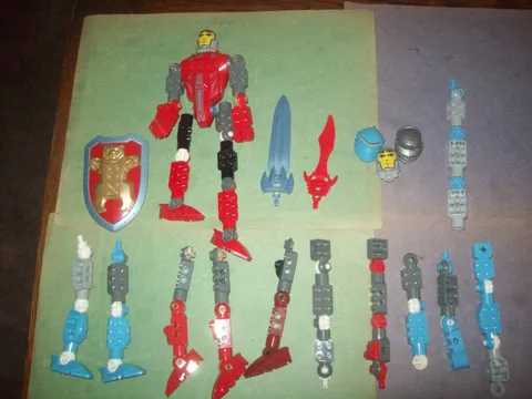 LEGO CASTLE GOOD LOT & LARGE FIGURES PARTS & PIECES, MASKS,WEAPONS