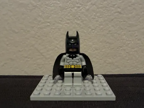 LEGO Batman Minifigure 2006 Light Bluish Gray Suit with Black Mask, bat001 GC