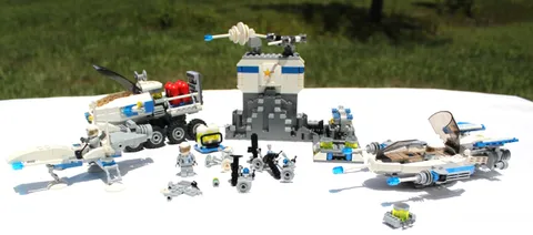 LEGO Factory Space 10191 Star Justice w/ Droids, Astronauts 100% Complete