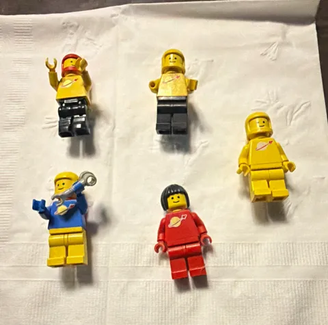 LEGO Minifigure Lot of 5 Assorted Colors/Outfits Yellow Heads Plastic Figures