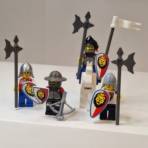 LEGO Castle Royal Knights Minifigures Horse Shields  Lion Emblem
