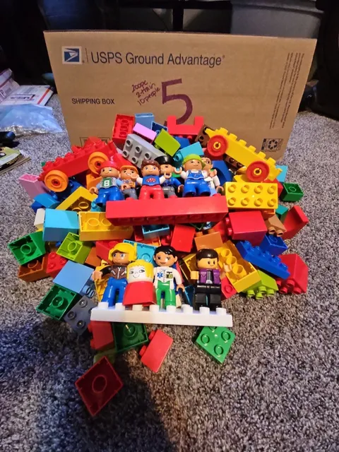 5 - LEGO DUPLO Bulk Lot Mixed Bricks 200 Blocks 10 Figures and 2 Train