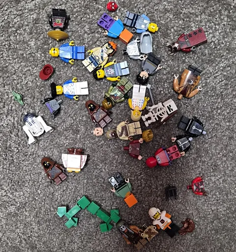LEGO Minifigure Mixed Lot w/ R2-D2 Assorted Parts & Accessories