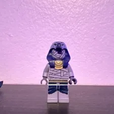 LEGO Minifigure Gray Hooded Character w/ Gold Necklace Print