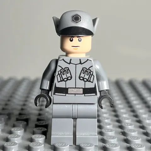 LEGO Star Wars First Order Officer Minifigure 75101 Captain Lieutenant sw0670 3i
