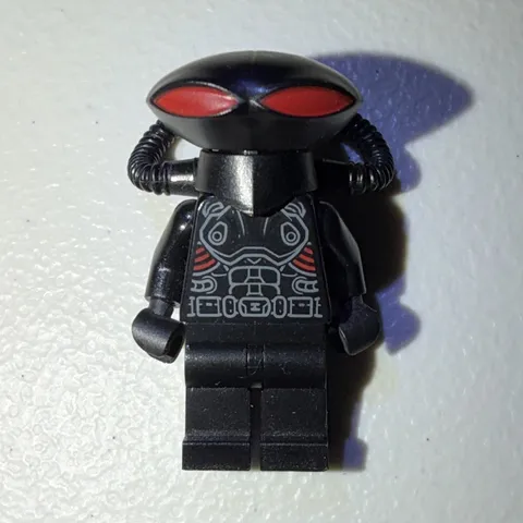 LEGO Minifigure Black Manta w/ Black Helmet, Red Eyes & Breathing Tubes Pre Used