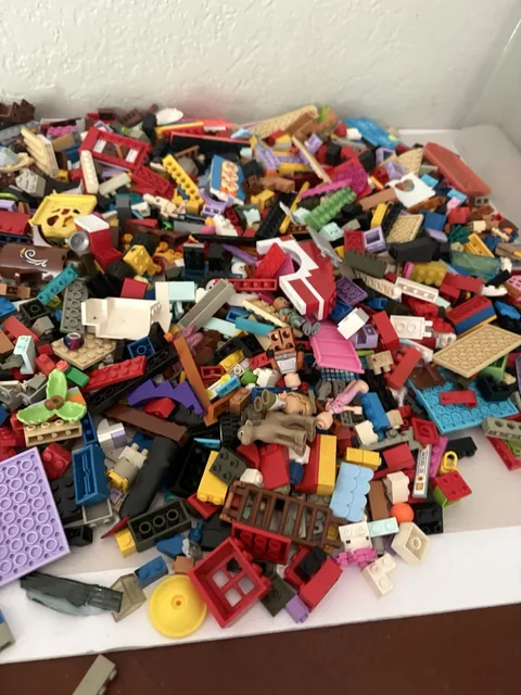 Large Random Lot Of Legos 3LB 12oz See Pictures