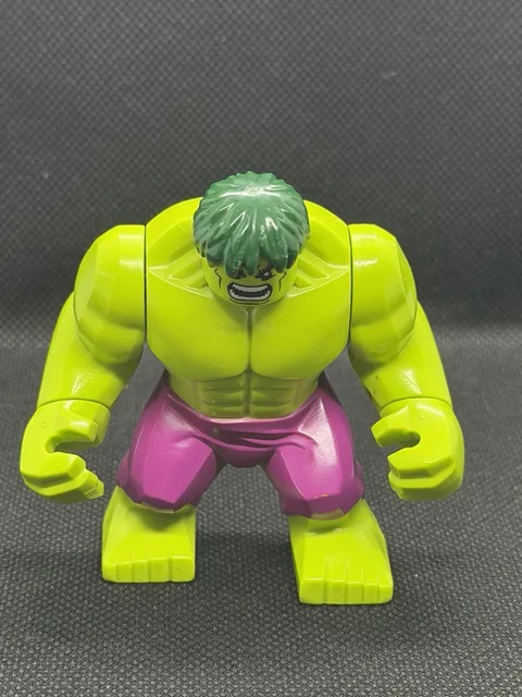 Lego Marvel sh371, Hulk – Giant, Magenta Pants, Dark Green Hair