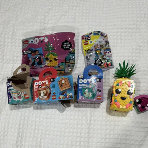 LEGO DOTS Mixed Lot Bundle Pineapple Photo Holder and Bag Tags, Age 6+