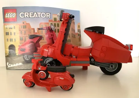 LEGO 40517 Creator Red Vespa w/ Manual and Hot Wheels Mini Vespa