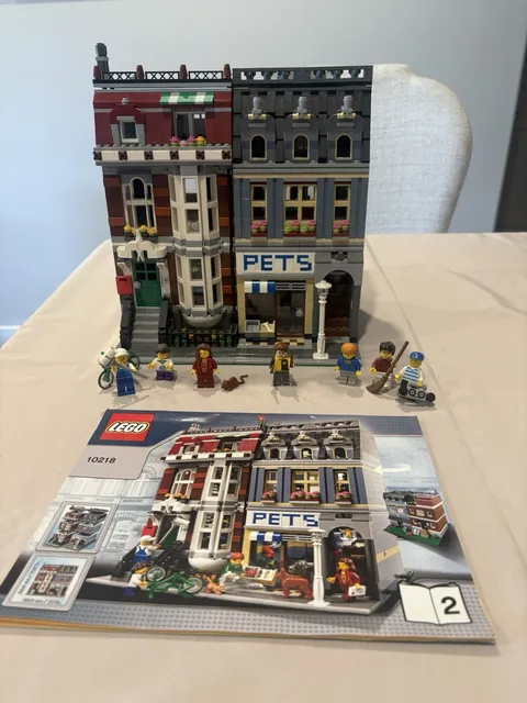 LEGO Creator Expert: Pet Shop (10218) 99.0% Complete