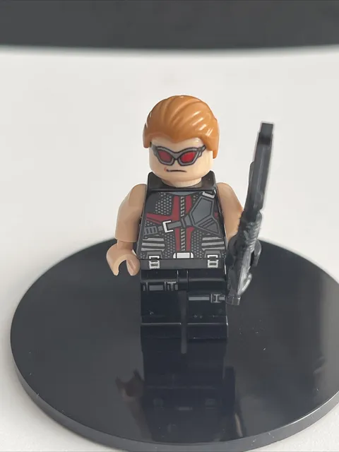LEGO Hawkeye Minifigure Loki's Cosmic Cube Escape - The Avengers