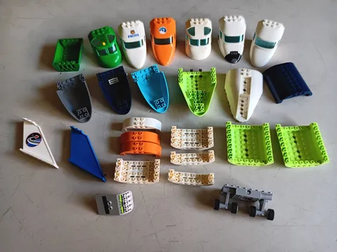 LEGO BULK LOT LARGE AIRPLANE COCKPIT FUSELAGE AFT SECTIONS TAILS DOOR