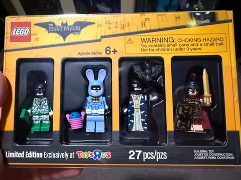 Lego Toys R Us Exclusive Batman Minifigure Pack of 4 Limited Edition NEW SEALED