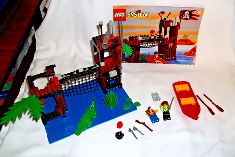 Lego System 6249 Pirates Ambush with Manual - 94% Complete