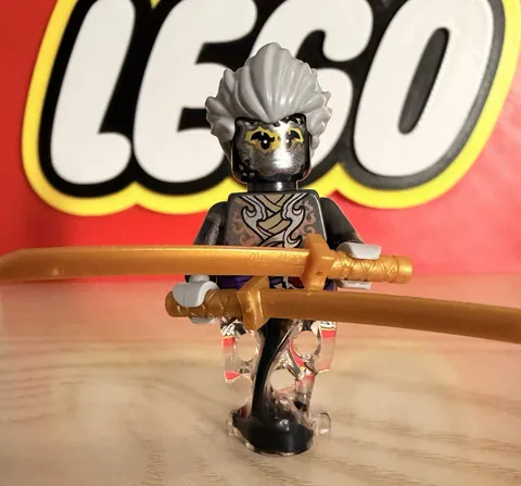 Lego Ninjago Cinder Minifigure With Accessories 