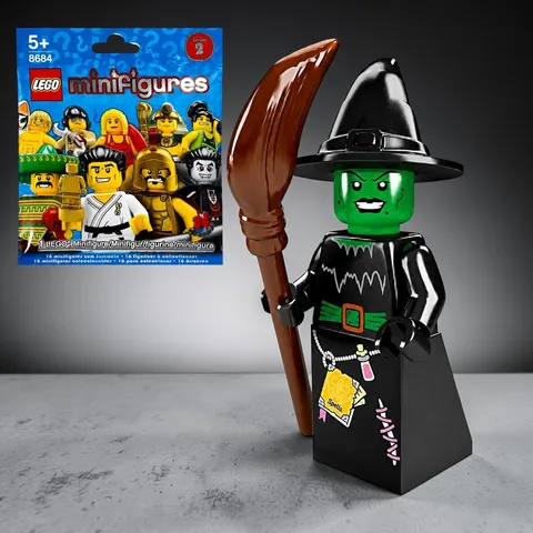 Lego Collectable Minifigures Series 2 Witch 8684 NEW IN SEALED PACKAGE!