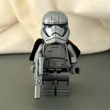 LEGO Star Wars Captian Phasma Minifigure With Grey Blaster and Cape