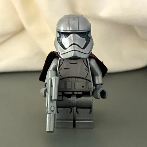 LEGO Star Wars Captian Phasma Minifigure With Grey Blaster and Cape