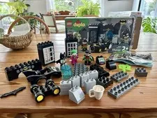 Lego Duplo 10919 DC Batman Batcave Robin Joker Batmobile-missing 1 Piece of Cave