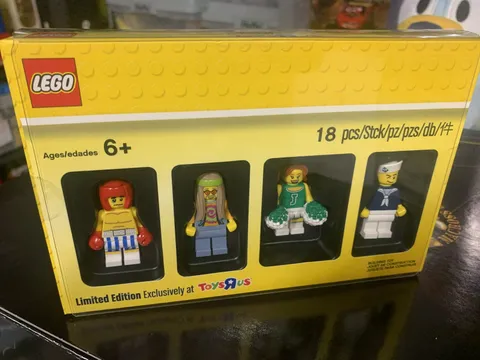 LEGO Collectable Minifigures: Classic Minifigure Collection (5004941)