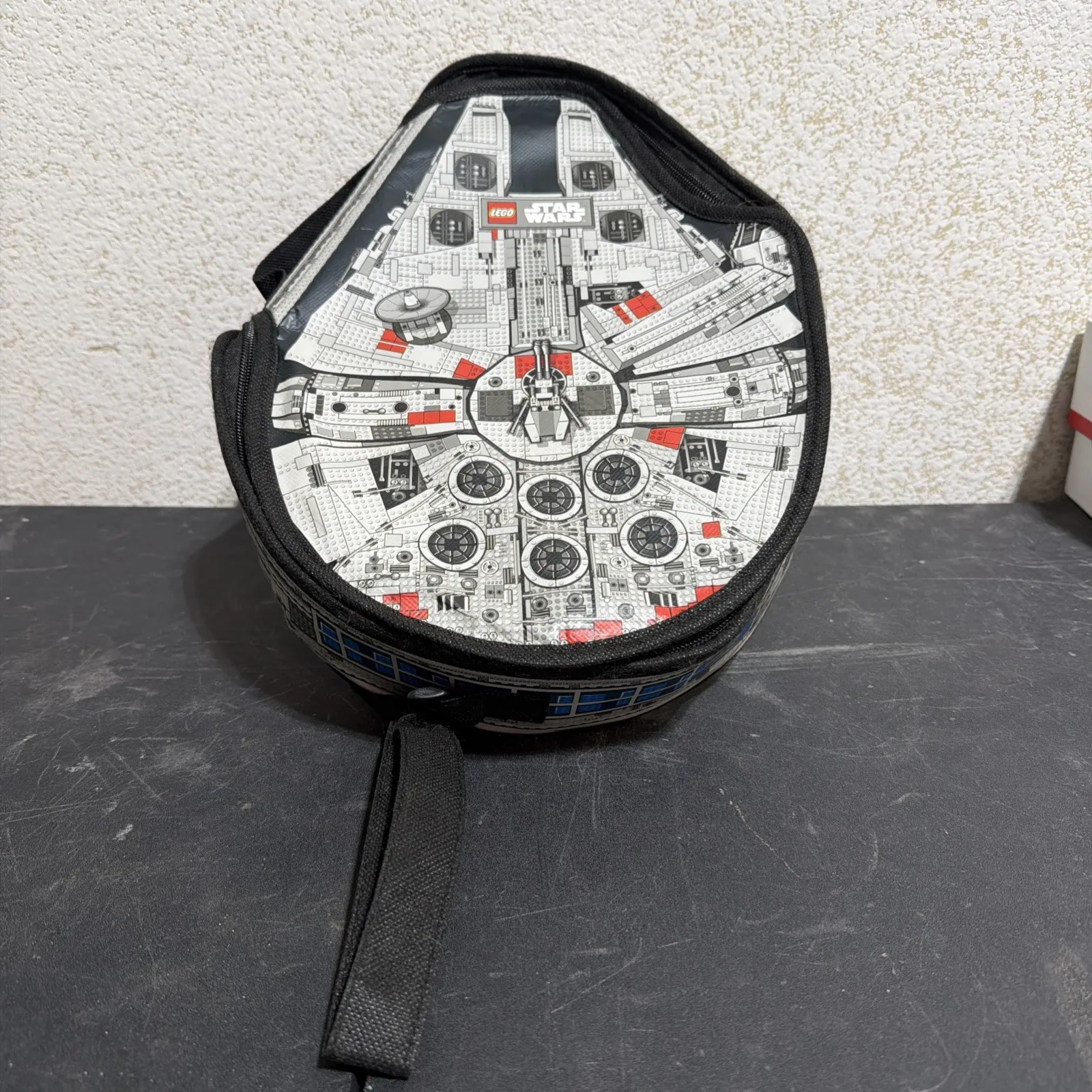 LEGO STAR WARS MILLENNIUM FALCON ZIPPERED STORAGE BAG MINI FIGURE CARRYING CASE
