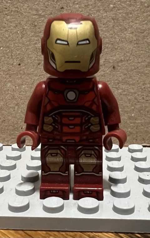LEGO Super Heroes Avengers Iron Man sh0612 w/ plain Blue Face no Tony Stark Face