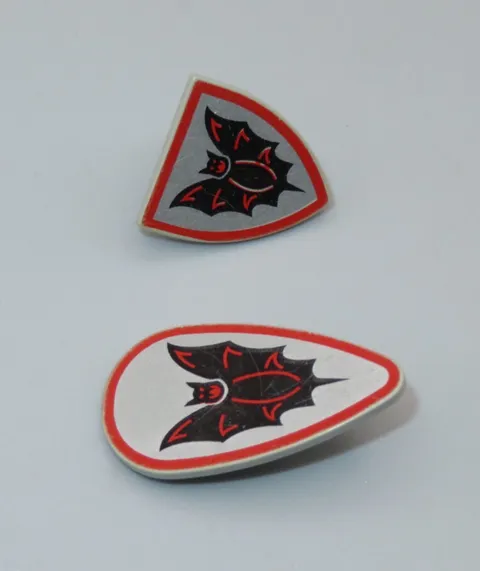 LEGO #90 2 Bat shields small large minifigures Castle 6031 6097 6087