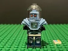 Lego Mr. Freeze Minifigure DC Super Heroes Shoulder Ice Armor 70901 sh0319