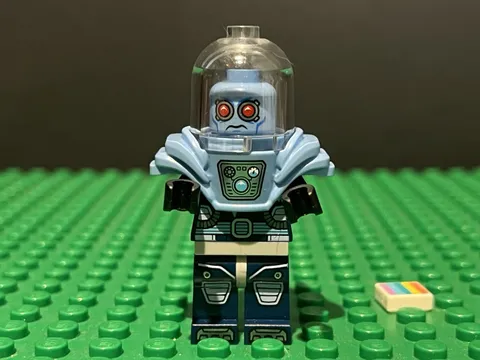 Lego Mr. Freeze Minifigure DC Super Heroes Shoulder Ice Armor 70901 sh0319