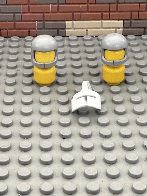 (L-2) LEGO ® 375 helmet knight space 193a2 old light gray 2 x and 1 x visor B-stock