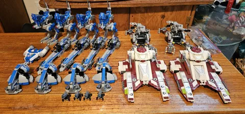Lot of LEGO Star Wars Clone Trooper Tanks, Speeders, Walkers, and more. 75280