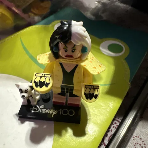 LEGO Minifigures Disney 100 Cruella De Vil Collectible  with Stand & Accessory